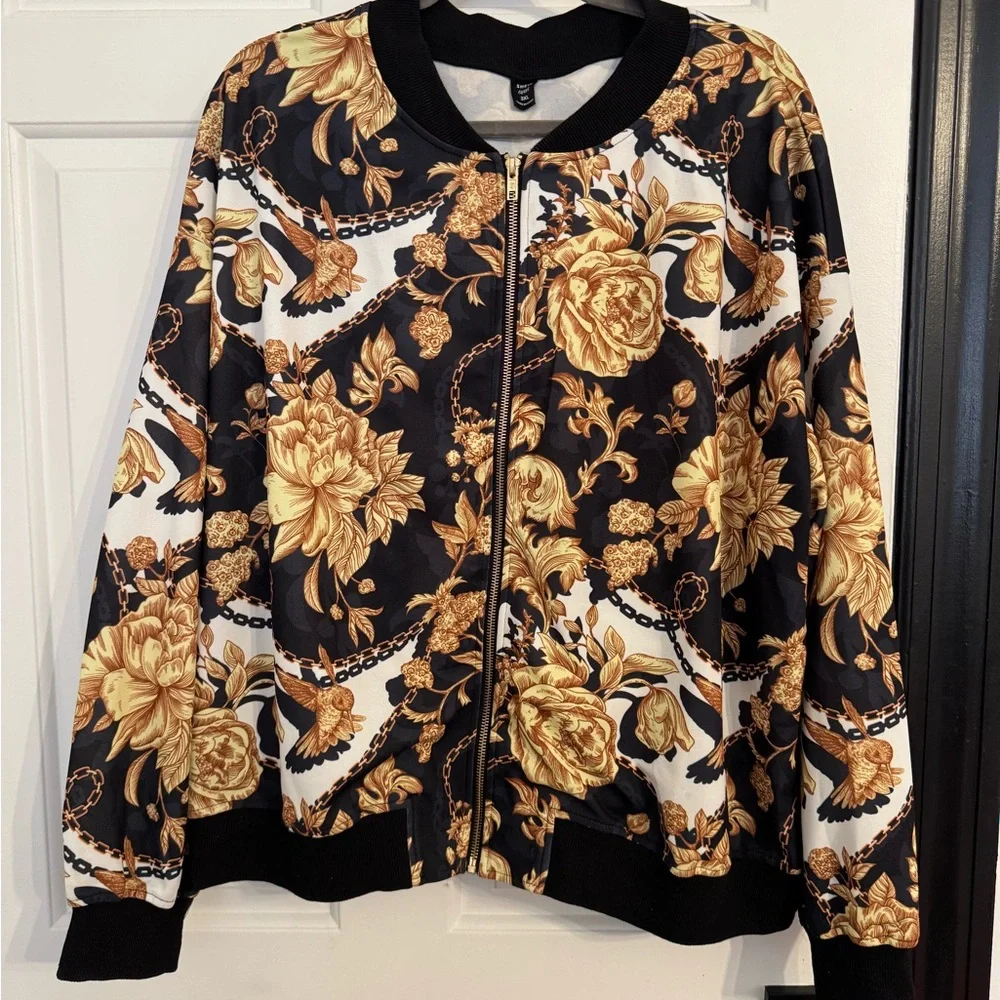 ✅Versace-style print plus size bomber jacket - Picture 1 of 12